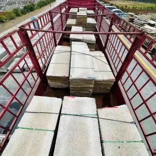 牡丹江 黄金麻花岗岩荔枝面，光面毛板装车完成