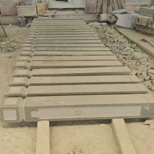 牡丹江 芝麻白异形加工雕刻-栏杆大柱，方柱