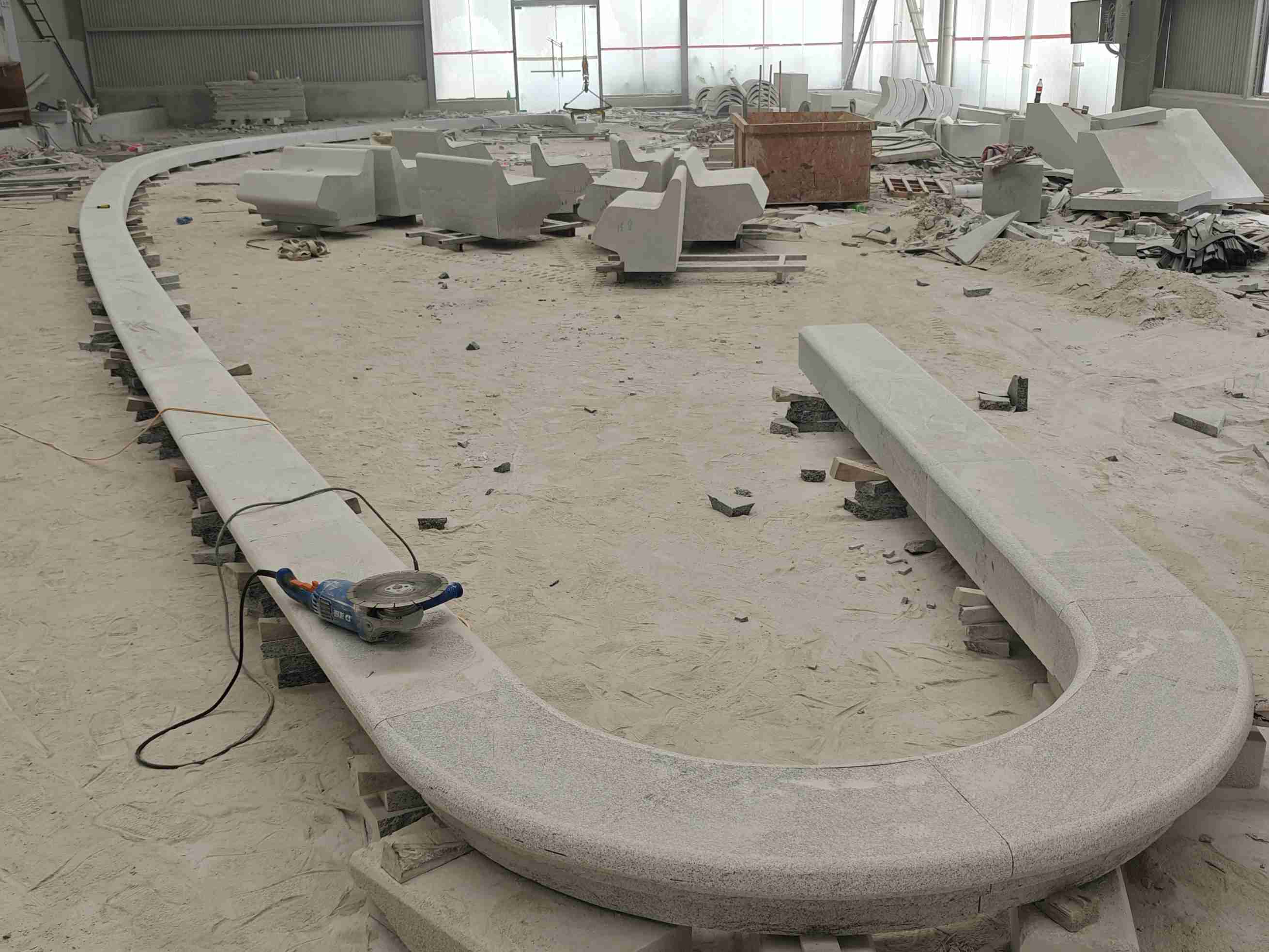 牡丹江 芝麻白花岗岩弧形花坛石，坐凳石