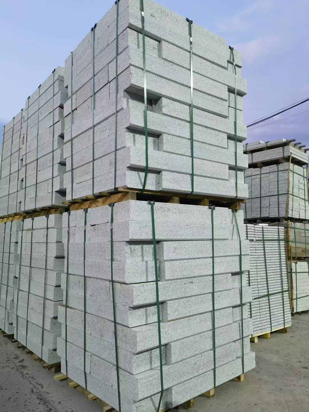 牡丹江 芝麻白花岗岩路沿石，路缘石，路肩石，道牙，立缘石，马路牙子，街沿石，侧石等