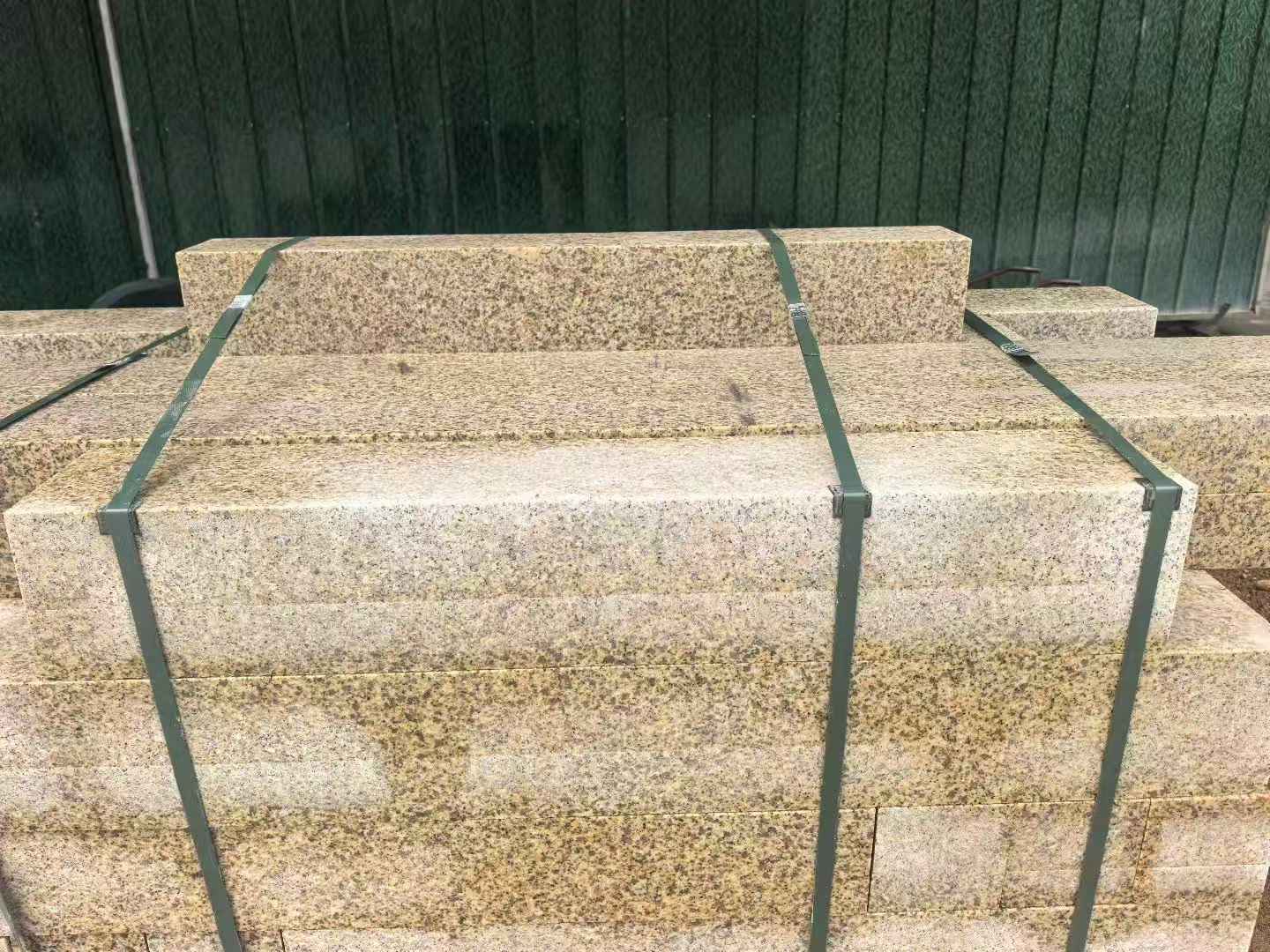 牡丹江 黄金麻花岗岩石材机切面栏杆料半成品