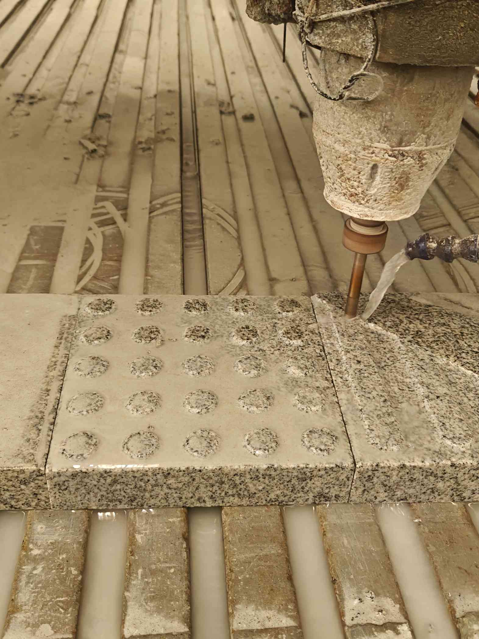 牡丹江 芝麻白花岗岩石材盲人石、盲道石、盲点石