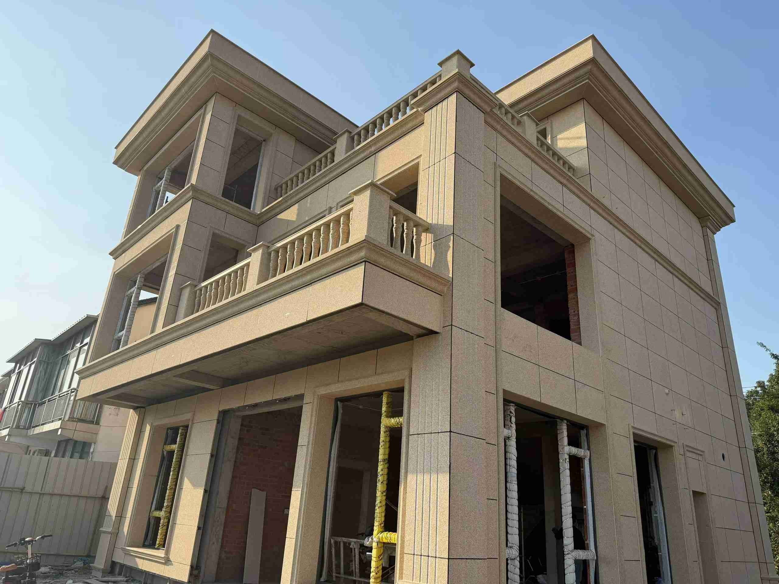 牡丹江 黄金麻花岗岩石材荔枝面外墙干挂效果展示