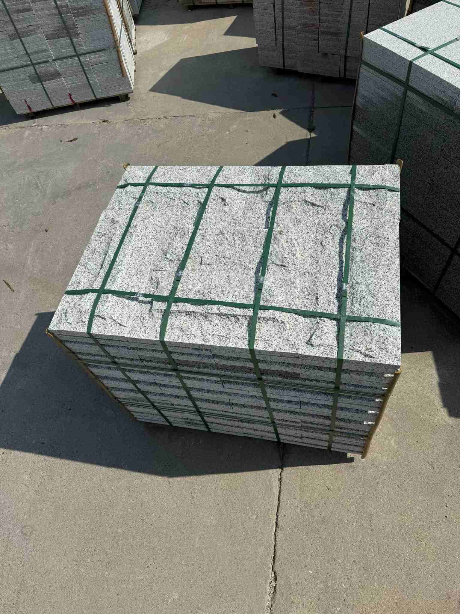 牡丹江 白麻花岗岩石材自然面蘑菇石成品