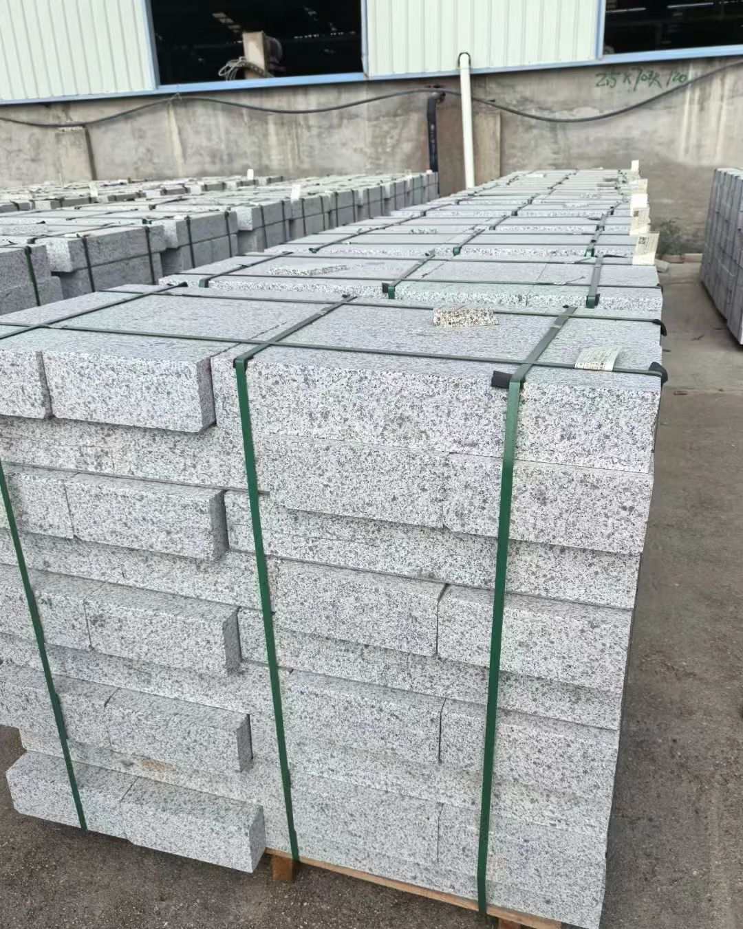 牡丹江 白麻花岗岩路沿石，弧形路沿石，道牙石，马路牙子，界石，路缘石，平沿石，直岩石，平缘石等