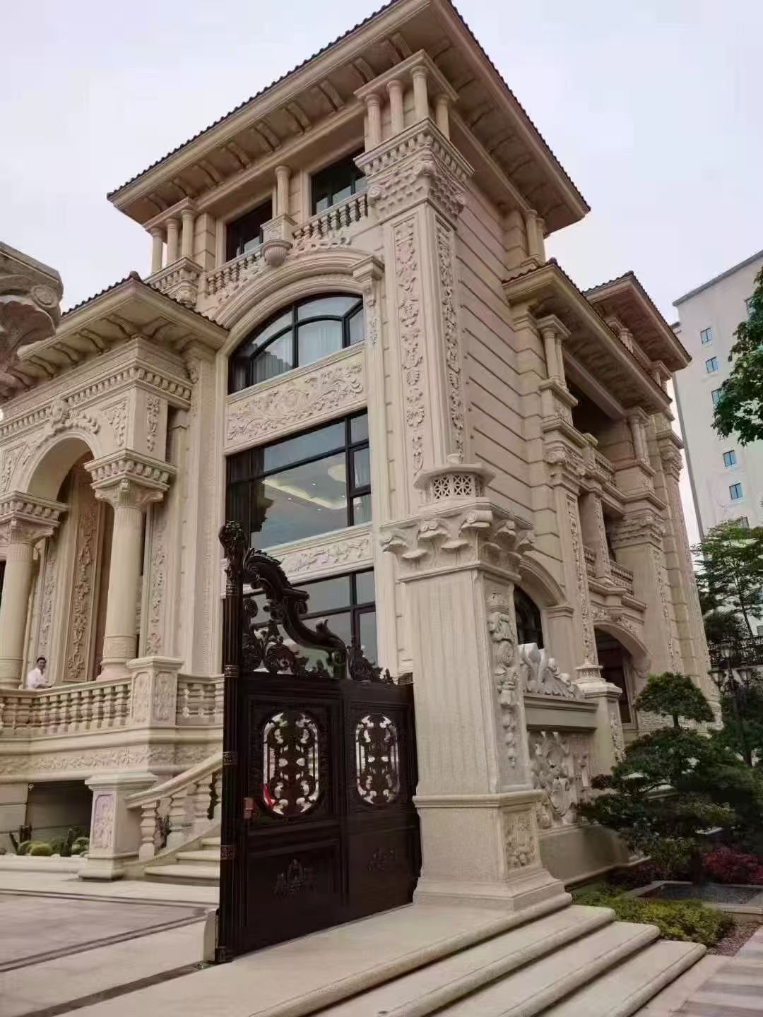 牡丹江 黄金麻花岗岩别墅外墙干挂效果展示