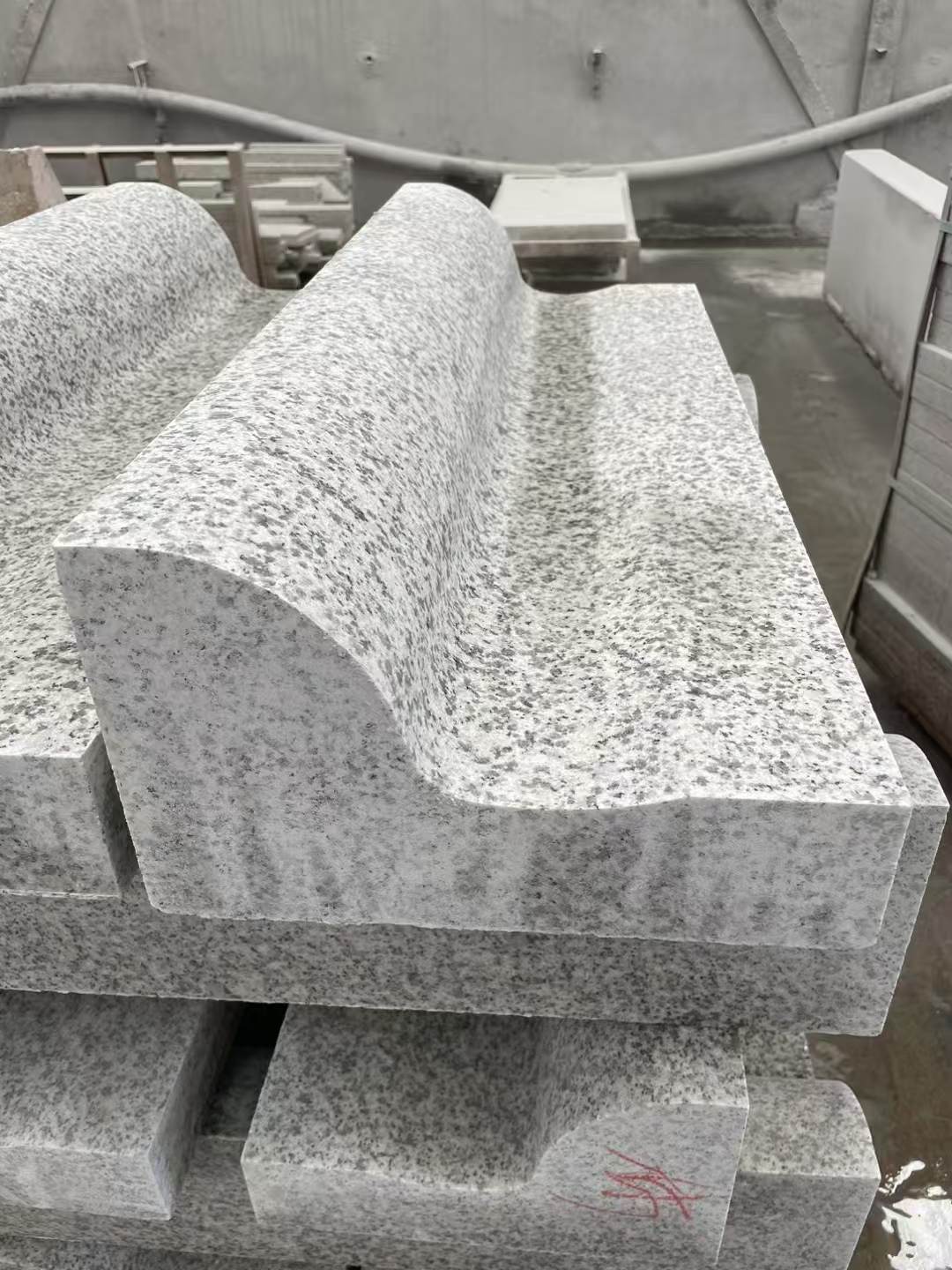 牡丹江 白麻花岗岩S型路沿石，路侧石，马路牙子等