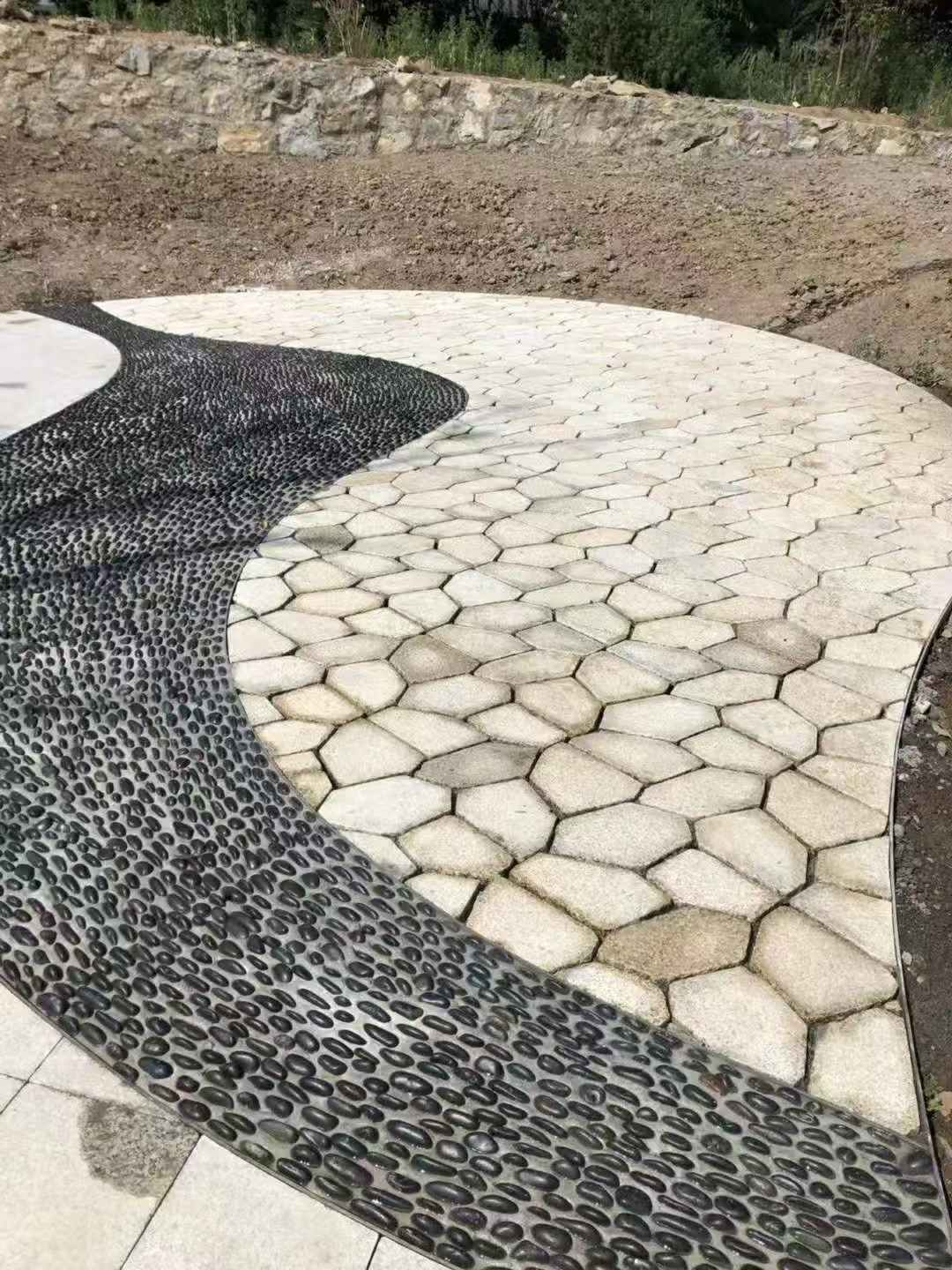 牡丹江 黄金麻冰裂纹地铺石工地铺装案例