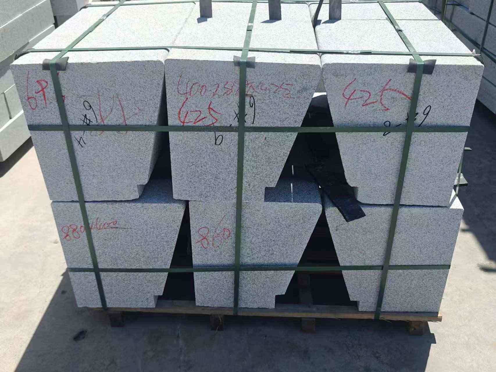 牡丹江 芝麻白异形坐凳，石凳