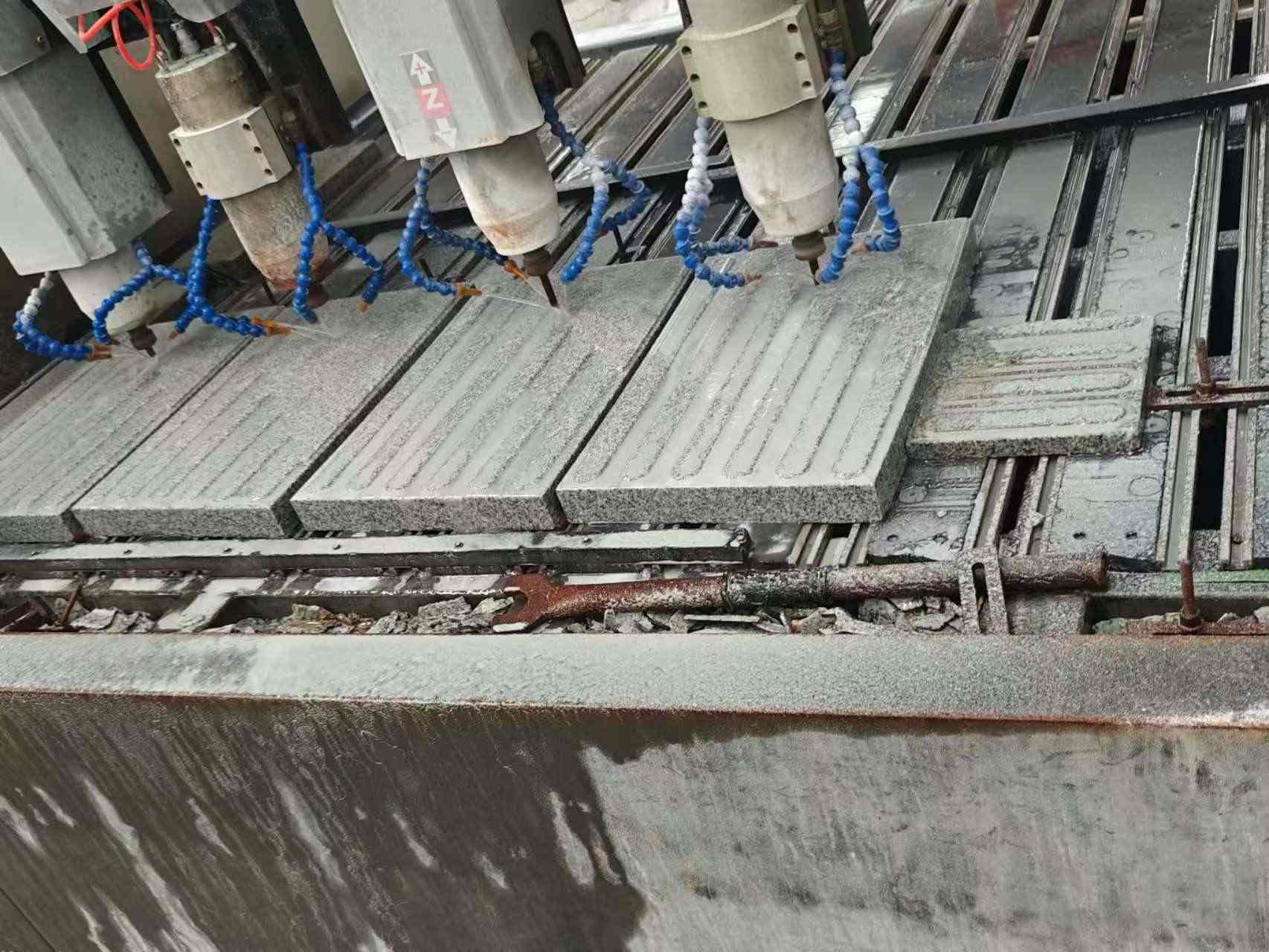 牡丹江 芝麻白花岗岩荔枝面盲道雕刻