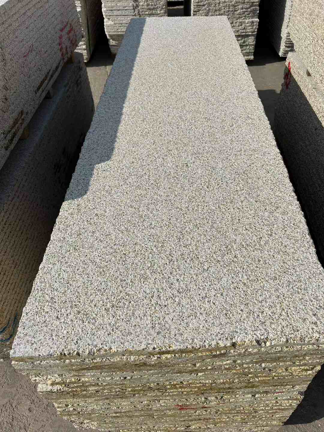 牡丹江 黄金麻花岗岩荔枝面毛板，半成品