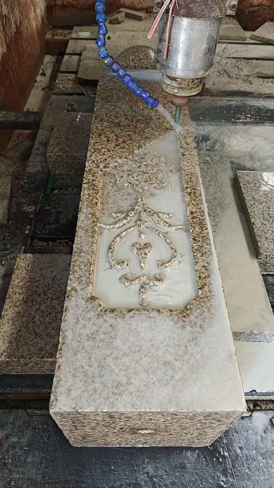 牡丹江 黄金麻花岗岩异形加工雕刻栏杆大柱