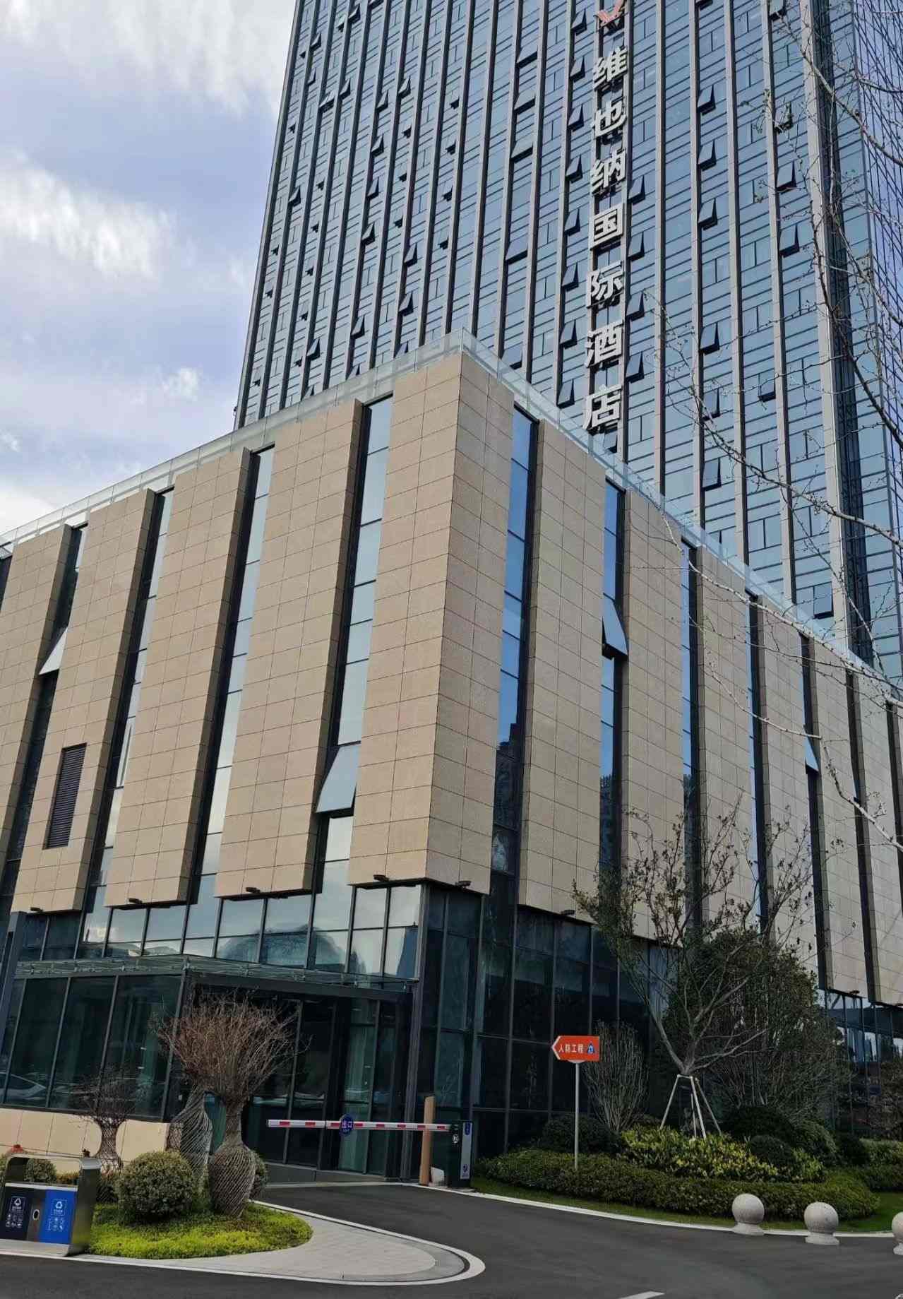 牡丹江 黄金麻花岗岩外墙干挂