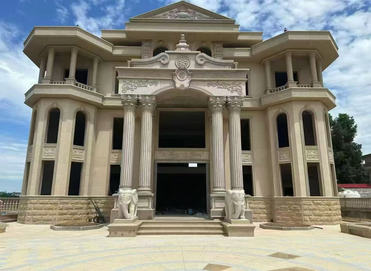 牡丹江 黄金麻别墅外墙干挂，大柱，大象，蘑菇石，雕花板