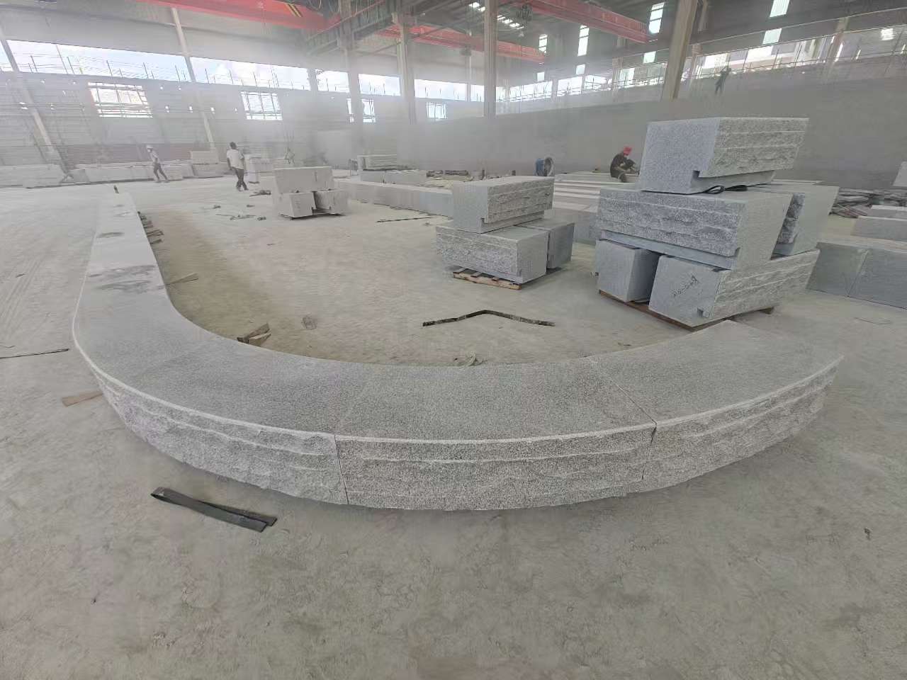 牡丹江 芝麻白异形坐凳，自然面光面弧形加工