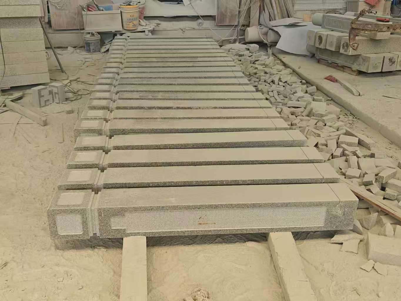 牡丹江 芝麻白异形加工雕刻-栏杆大柱，方柱